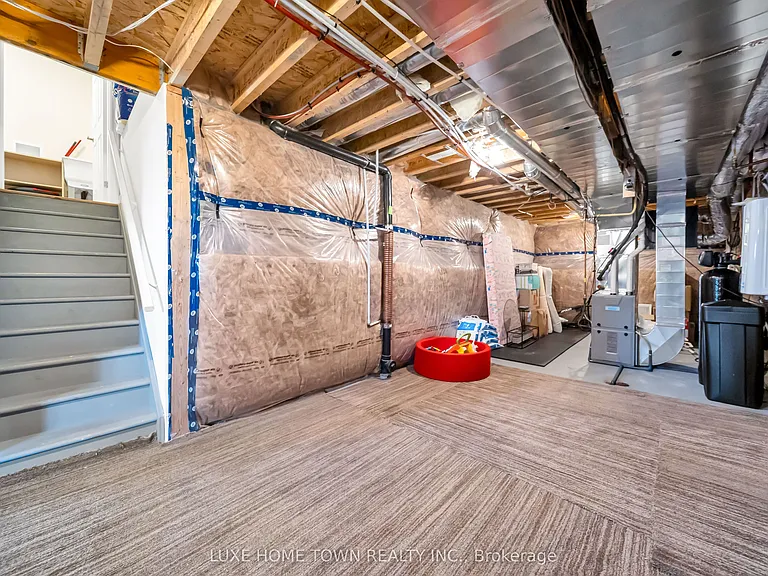 19 Findlay Way — Photo 42
