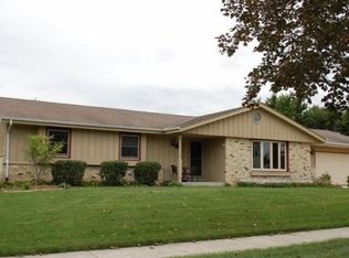 427 W Highland Dr, Grafton, WI 53024