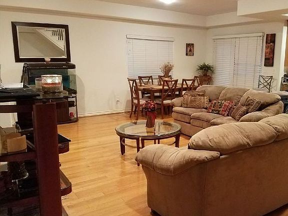 4th image of 812 W Beach Ave #2
