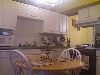 Kitchen- newer appliances and recently updated!!