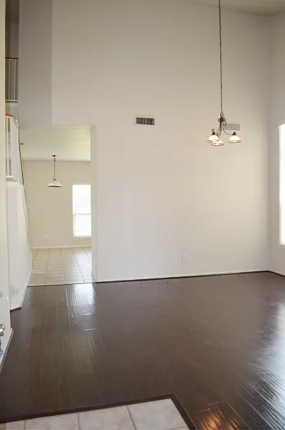 4 bed, 2.5 bath, 2247 sqft, $1,900 — Photo 2