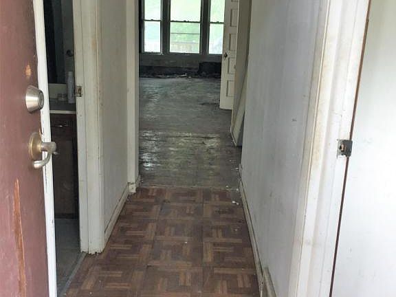 2nd image of 2470 Indianola Ave