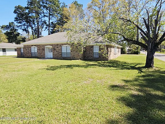 2nd image of 1304 Carter Dr