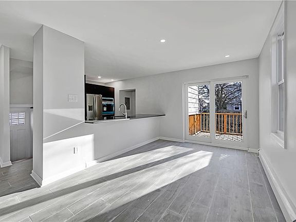 5th image of 70 Waldorf Ave