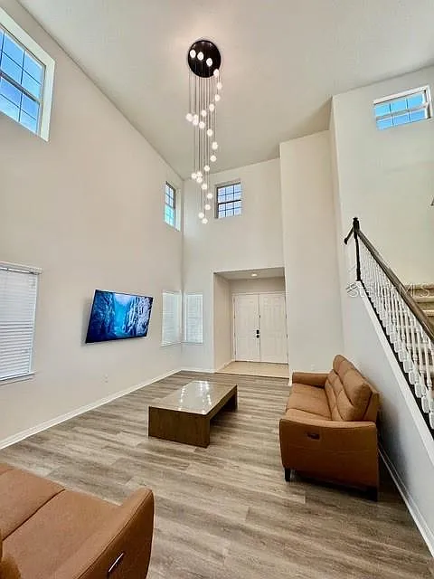 4 bed, 3.5 bath, 2376 sqft, $3,999 — Photo 4
