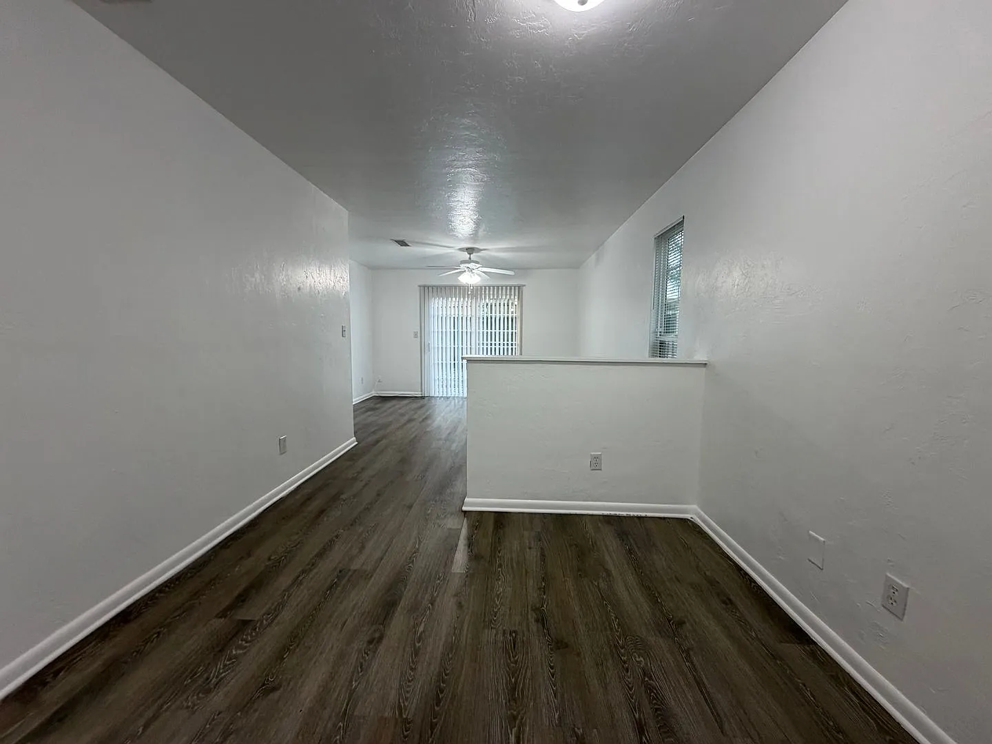 2 Bed 1 Bath In - Linton Oaks ! Freshly Painted — Photo 4