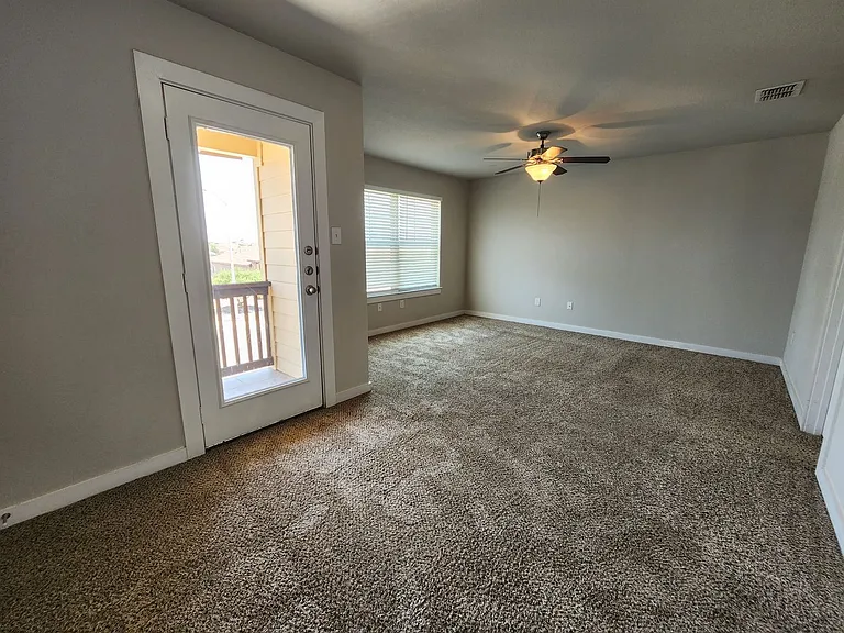 319 Creekside Curv — Photo 14