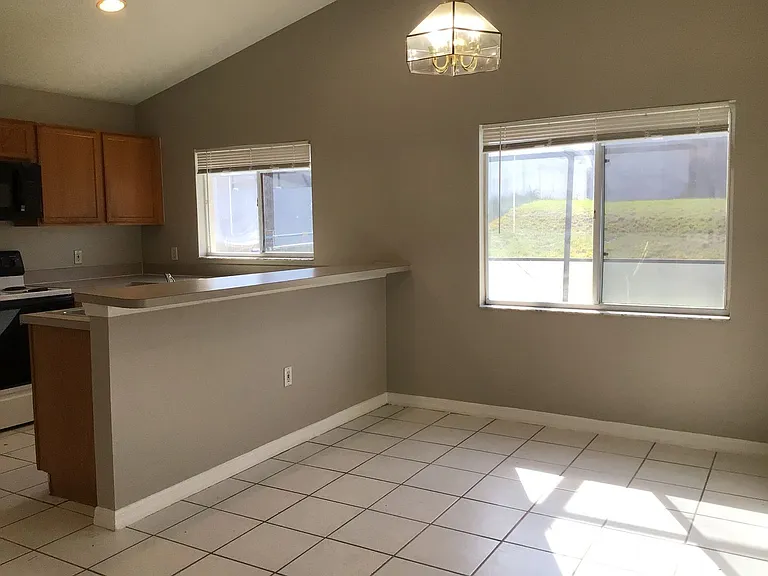 509 Hillcrest Dr — Photo 3