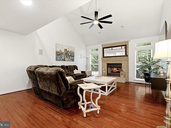 3rd image of 8008 Pembroke Cir