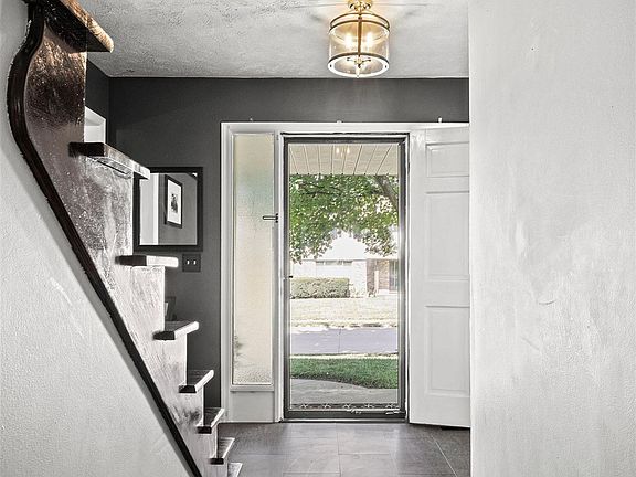 4th image of 15030 Martha Cir