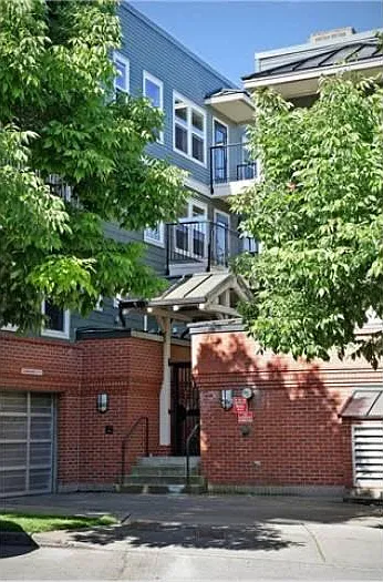 2105 N 55th St — Photo 8