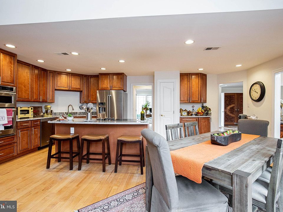 2511 Hunter Mill Rd, Oakton, VA 22124 Zillow