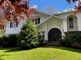 517 Hatherleigh Dr, Syracuse, NY 13209