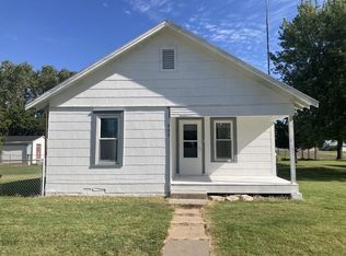 402 W Santa Fe Ave, Holyrood, KS 67450