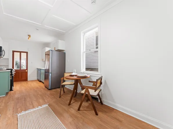 114 Oak Street image 7 of 41