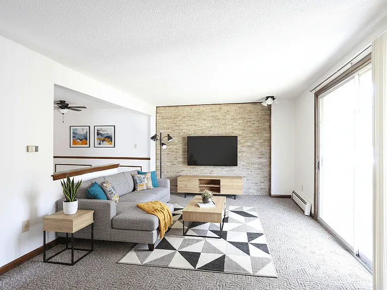 Lincoln Square Apartments — Photo 17