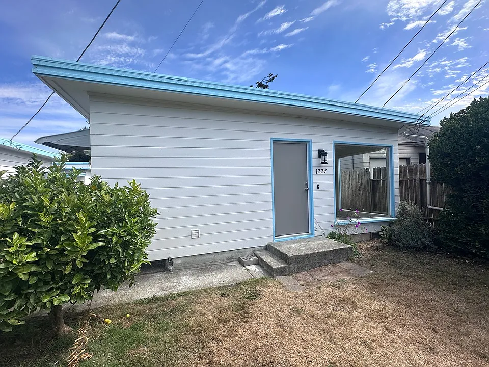 1225 K St