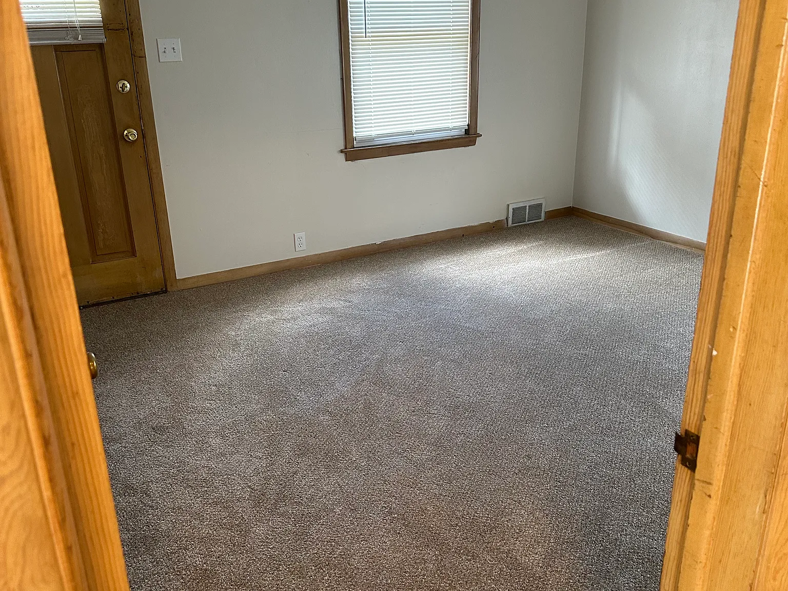 5053 N Green Bay Ave — Photo 2