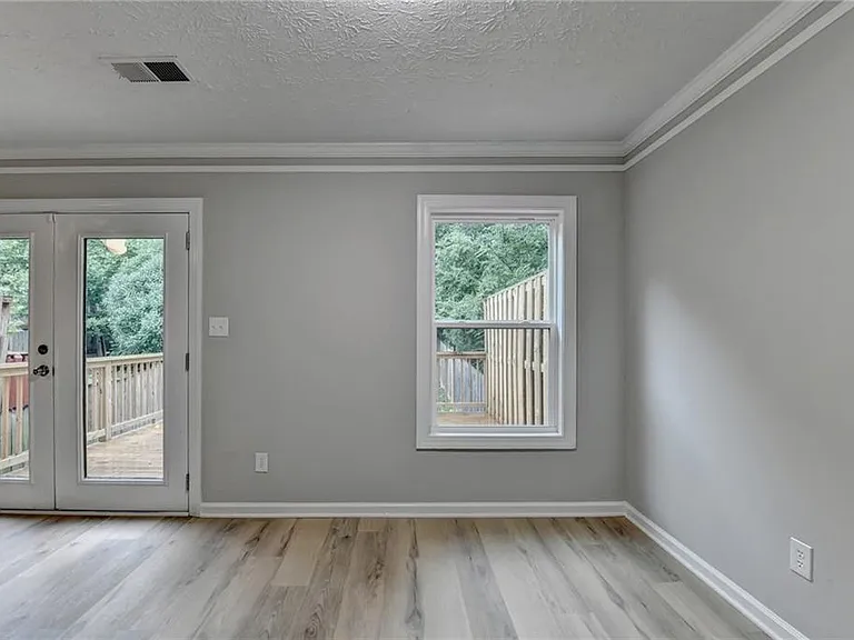 3876 Meadow Creek Dr — Photo 15