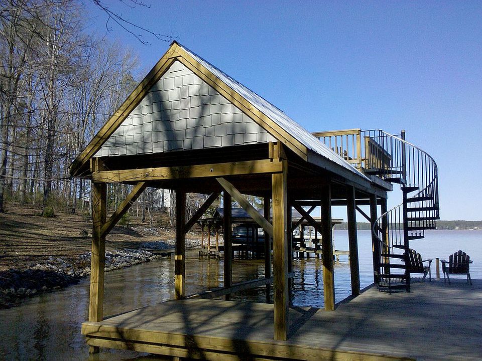 1st image of 250 Parkway Dr
