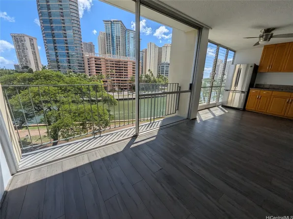 620 McCully St APT 606, Honolulu, HI 96826