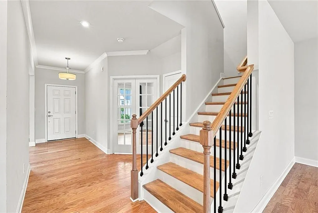 5 bed, 3.5 bath, 3522 sqft, $3,500 — Photo 3