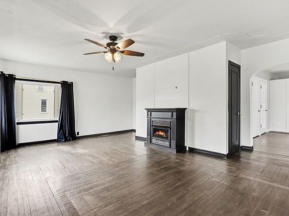 3rd image of 225 N Lincoln St