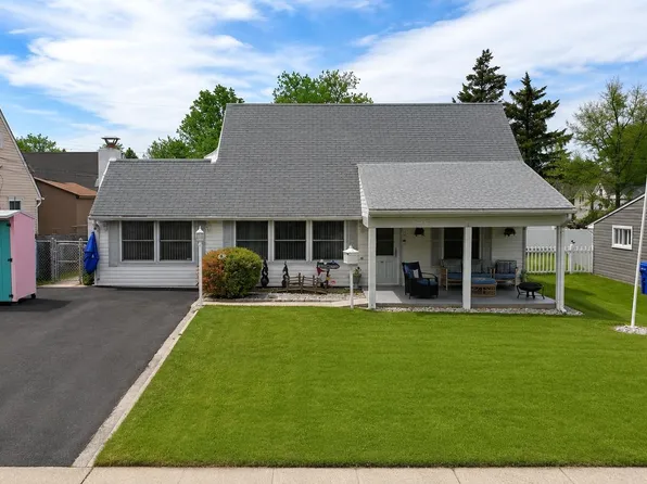 31 Micahill Rd, Levittown, PA 19056