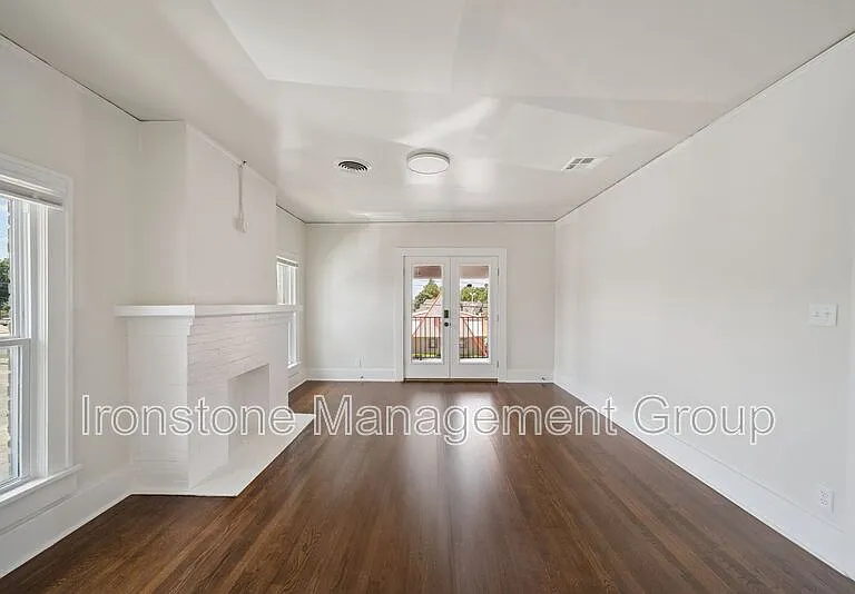 1435 S Peoria Ave — Photo 3
