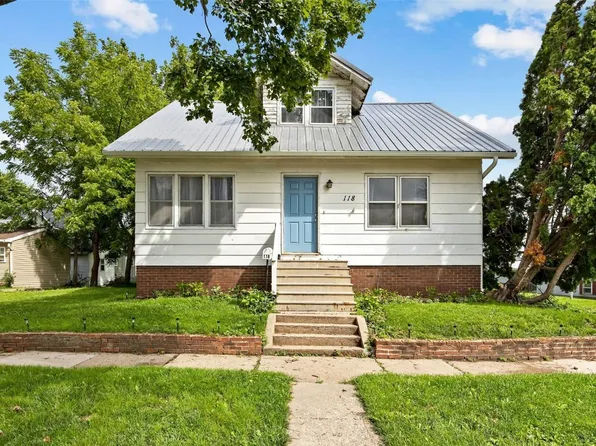 118 W Buckeye St, Monticello, IA 52310