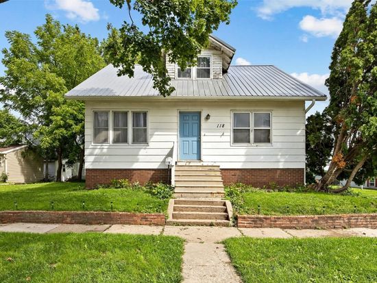 118 W Buckeye St, Monticello, IA 52310