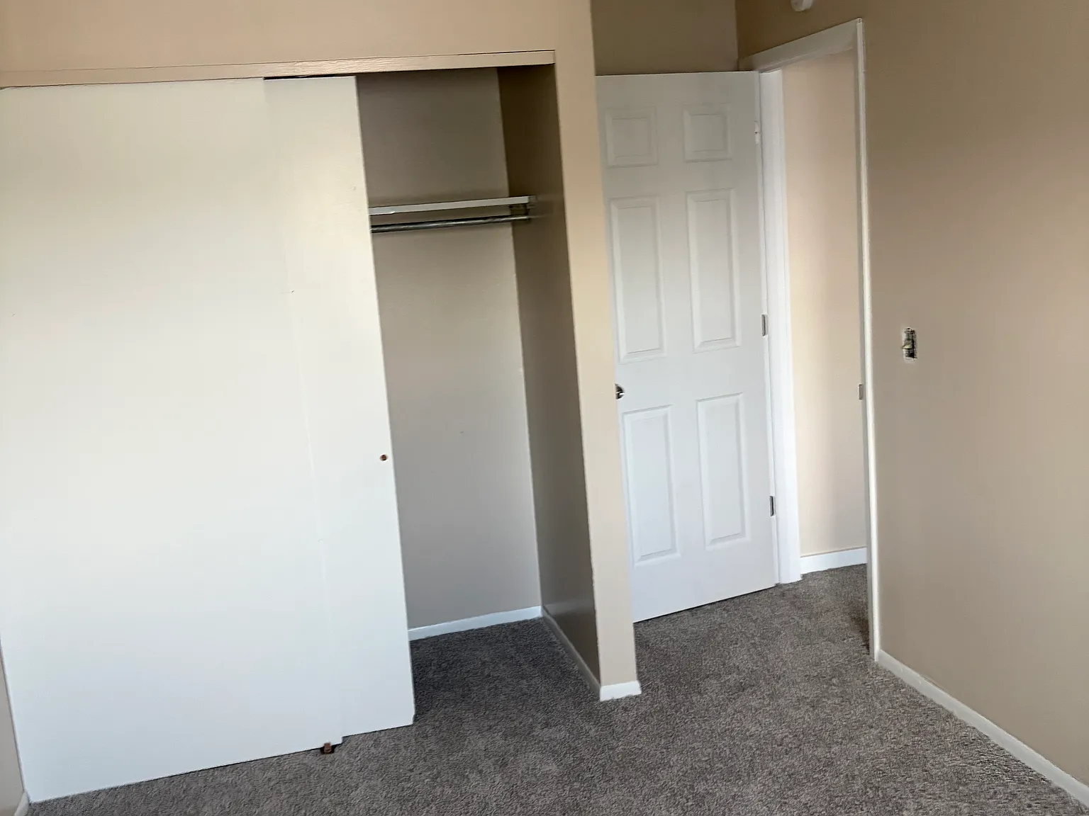 3 bed, 1.5 bath, 1050 sqft, $1,050 — Photo 4