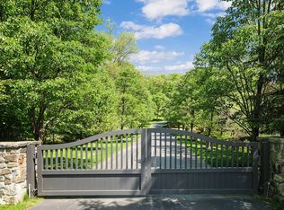 14 Ridgeview Cir, Armonk, NY 10504