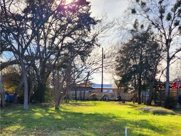 2006 Cavitt Ave, Bryan, TX 77801