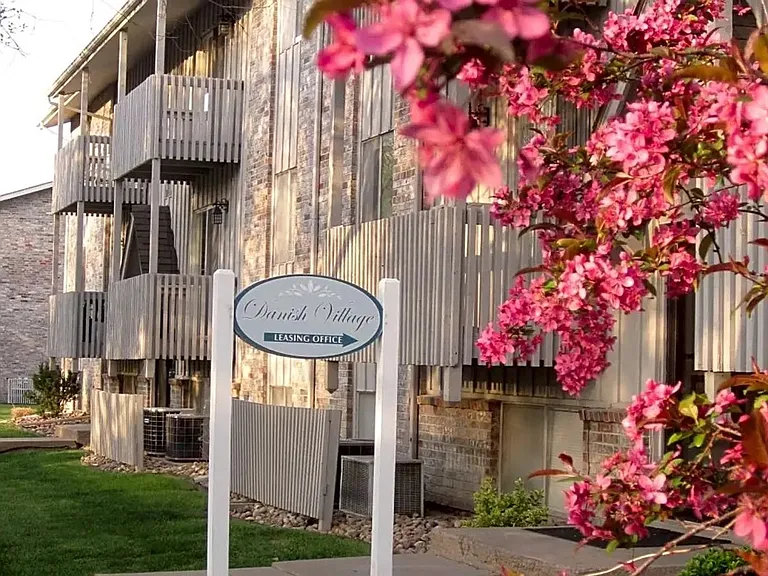 Danish Village Apartments — Photo 32