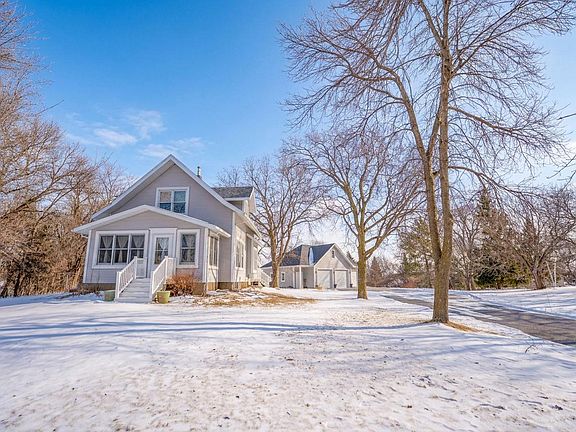 2nd image of 6077 Long Lake Rd