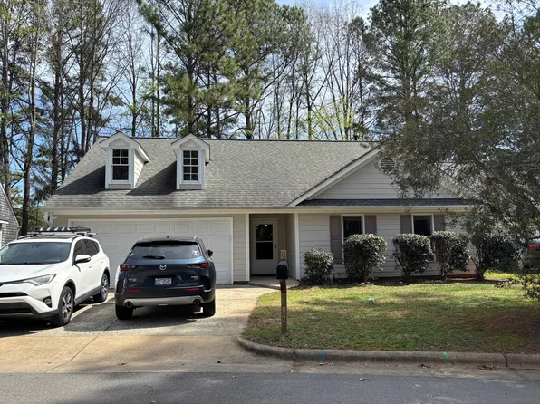 102 Kramer Ct, Cary, NC 27511