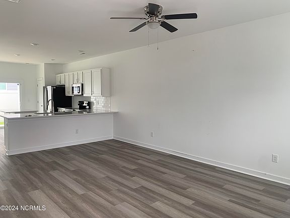 3rd image of 425 Sunfish Ln