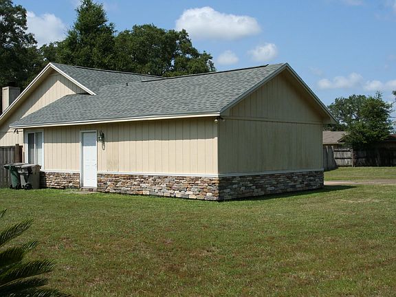 2nd image of 1729 Quiet Oak Ln