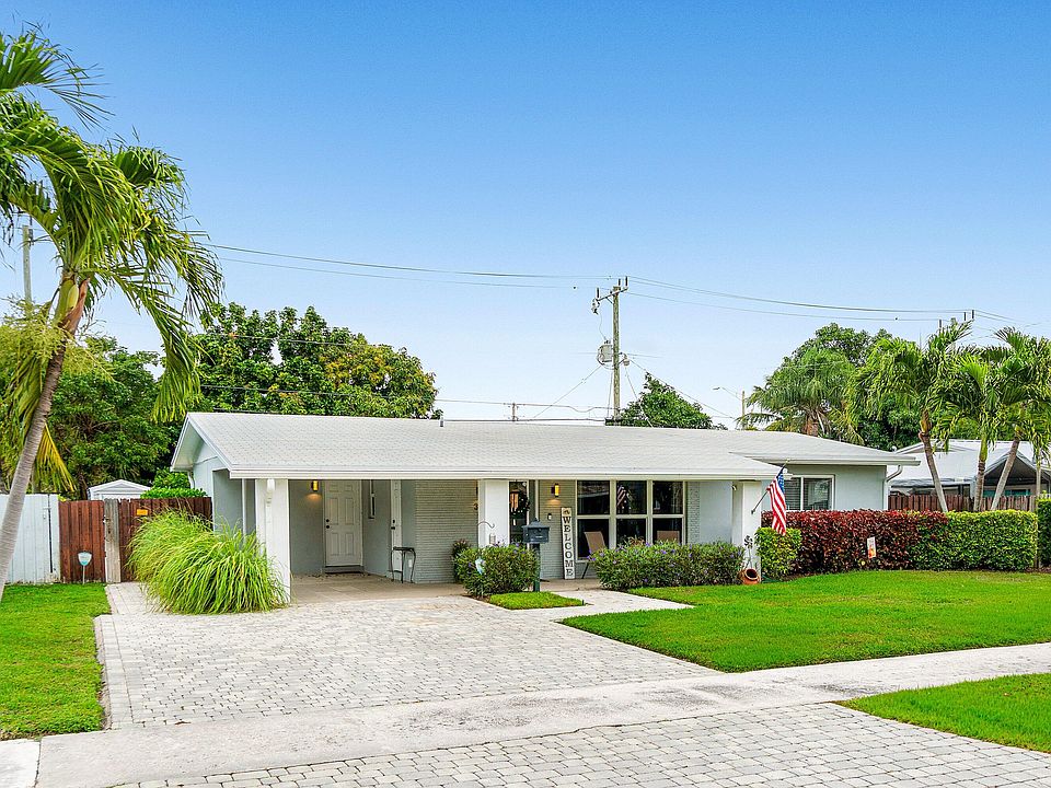 1st image of 301 Se 10th Court