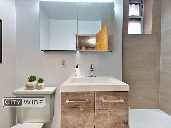5th image of 340 E 62nd St APT 20