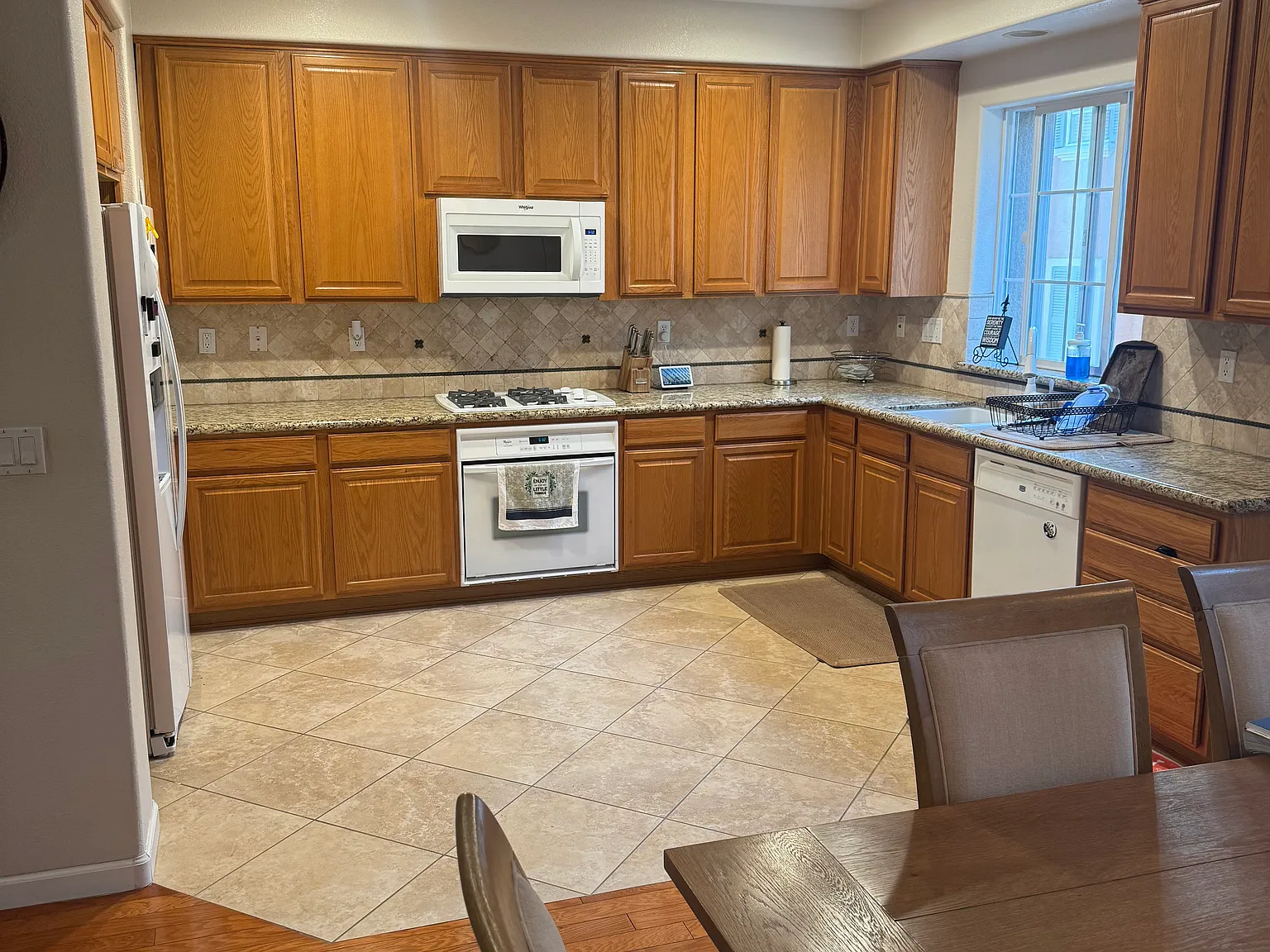 593 Adeline Ave — Photo 4