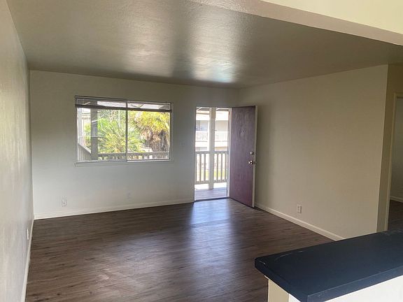 4th image of 500 Sunrise Ave #17