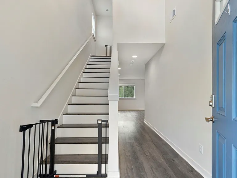 744 Courage Ct SE — Photo 2