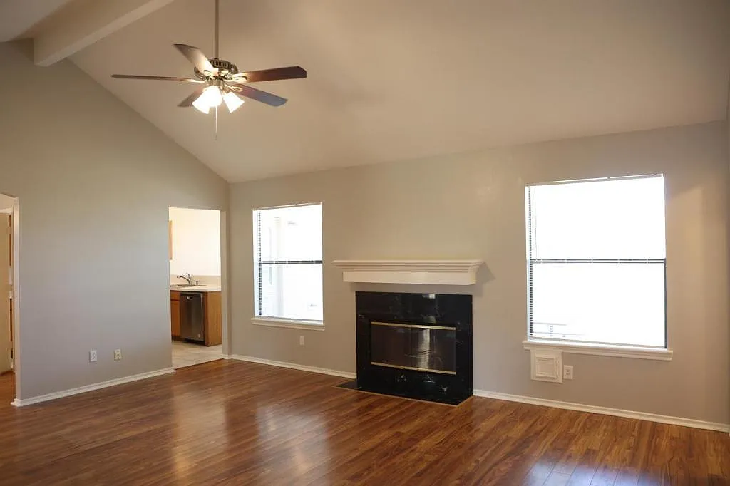 3 bed, 2.0 bath, 1590 sqft, $1,850 — Photo 3