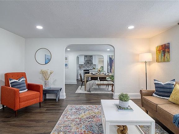 3rd image of 146 W Bay Ave