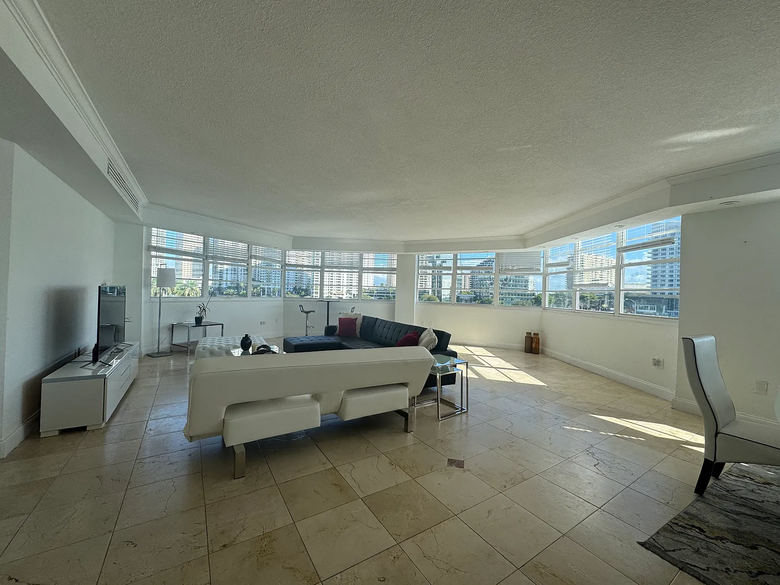 3 bed, 2010 sqft, $5,250 — Photo 4