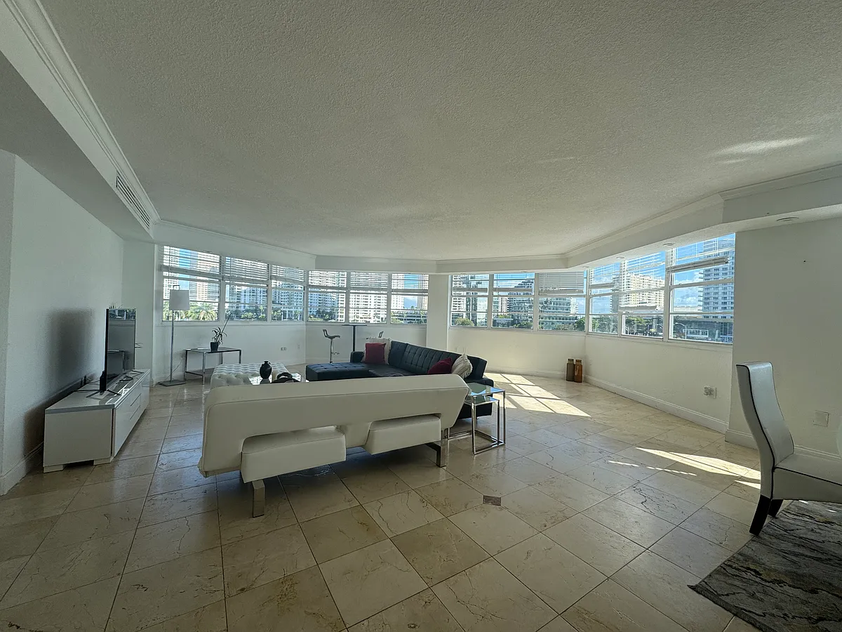 Building Photo - 801 Brickell Bay Dr #470