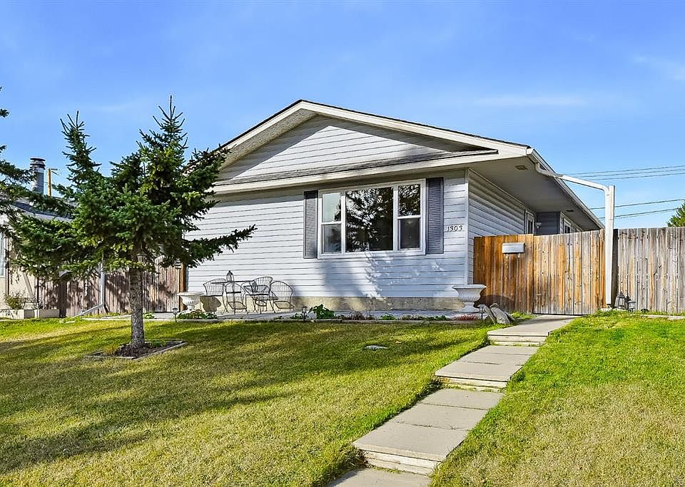 1st image of 1303 S Penedo Cres SE