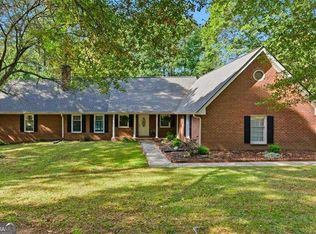 190 Willow Lake Ln, Sharpsburg, GA 30277